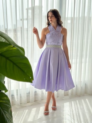 فستان دارين - تصميم أنثوي أنيق يبرز الجمال والأنوث...