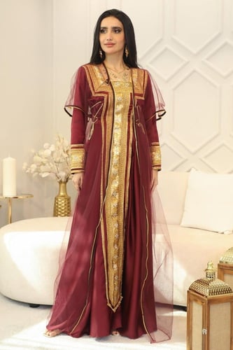 فستان بشت نسائي ملكي | تألقي بإطلالة تراثية فاخرة