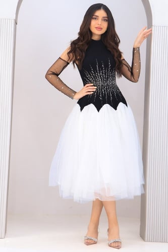 فستان سهرة اكمام تل مطرزة