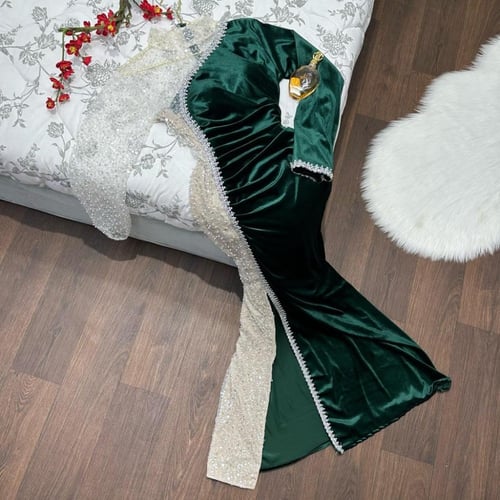 فستان سهرة مخمل