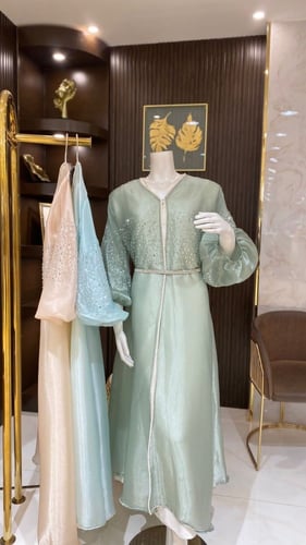 جلابية سهرة كم بوف مرايا - أناقة شرقية بتفاصيل فاخ...