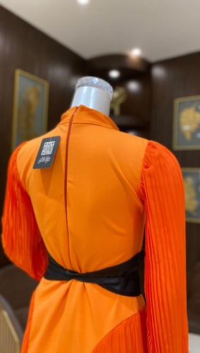 فستان شيفون ميدي بكسرات اكمام