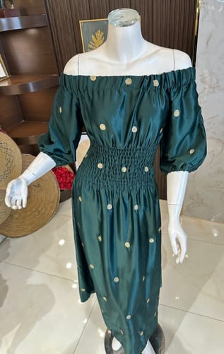 فستان زيتي منقط