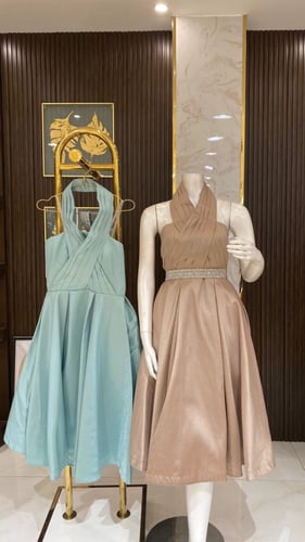 فستان دارين - تصميم أنثوي أنيق يبرز الجمال والأنوث...