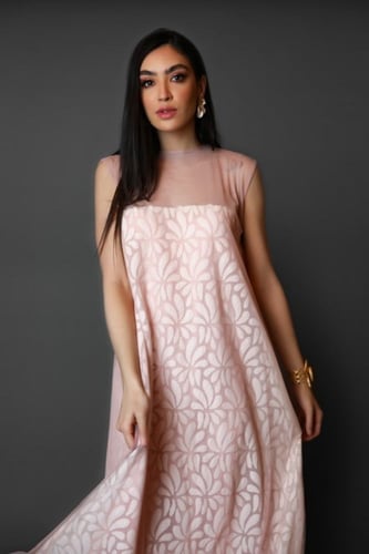 فستان بقماش وردي