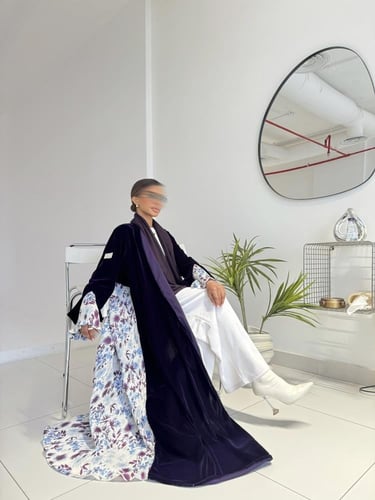 القمـاش موف مخمل كوري•من ورا كسرات واكمام•قصه كلوش...