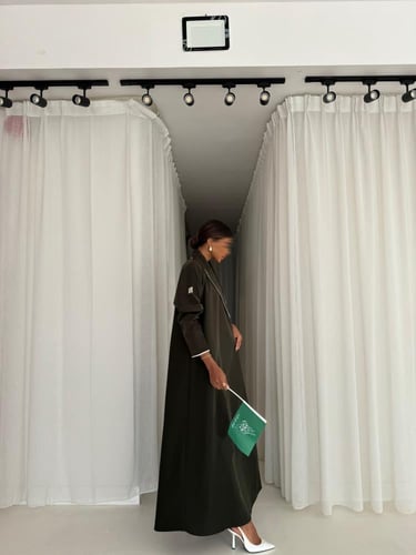 ‎القمــاش كتان•تحديد كريب ابيض•قصـه كلوش