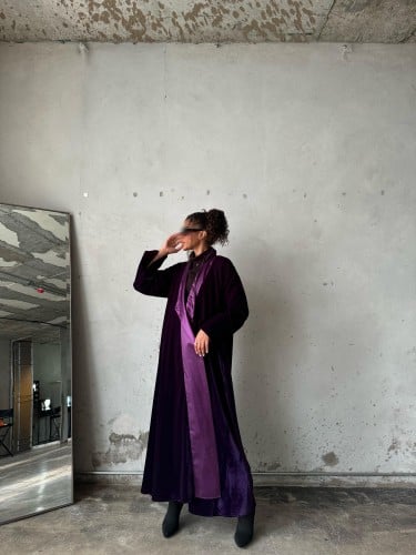 القمـاش مخمل كوري•من قدام تفته هندي ومن جنب يوجد ز...