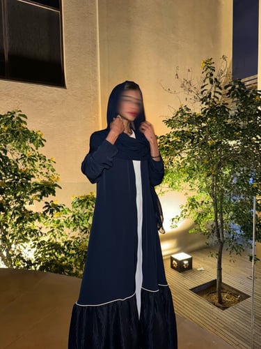 القمــاش كـريب(كحلي)•من تحت جاكار هندي وتحديد ابيض...