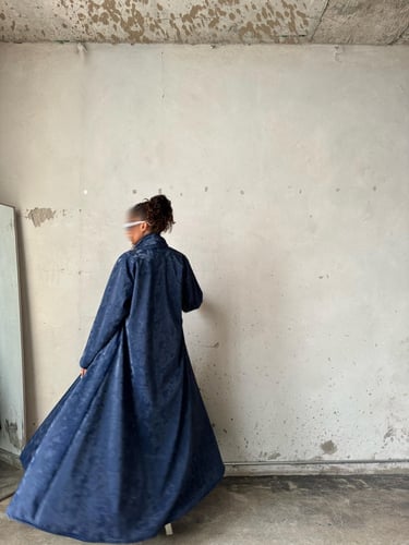 القمـاش جلد جاكار•ومن داخل فرو خفيف•قصه نص كلوش