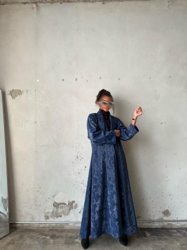 القمـاش جلد جاكار•ومن داخل فرو خفيف•قصه نص كلوش