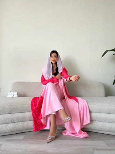 القمــاش من جوانب كسرات ستان هندي وكريب•قصـه كلـوش