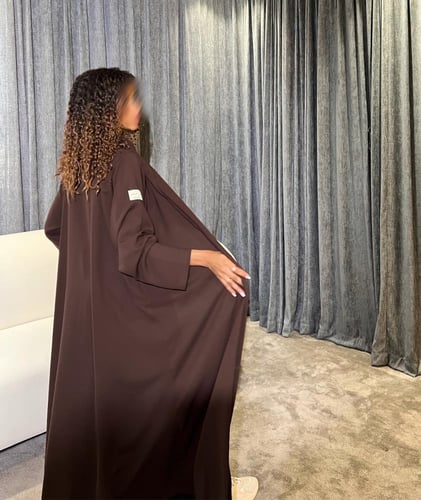 من 'جنب' قمـاش مكسر ستان تركي وكريب ياباني• قـصة ك...