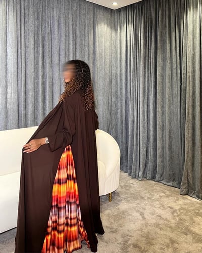 من 'جنب' قمـاش مكسر ستان تركي وكريب ياباني• قـصة ك...