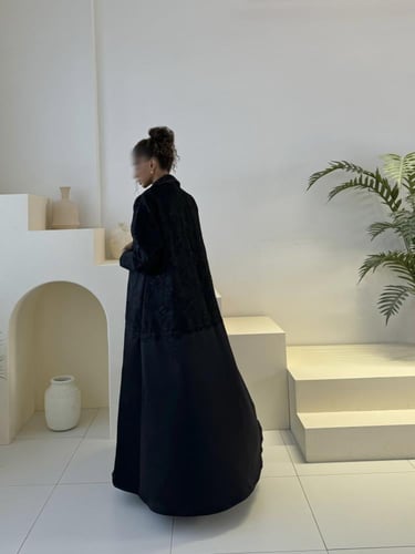 القمــاش تفتـه•دانتيل بالكامل من فوق•قصـه كلوش