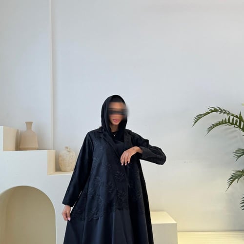 القمــاش تفتـه•دانتيل بالكامل من فوق•قصـه كلوش