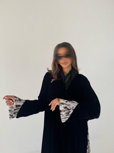 القمـاش مخمل كوري•من ورا كسرات واكمام•قصه كلوش( طر...