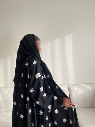 القمــاش كريب تطريز كامل عبايه•قـصة دبل كلوش