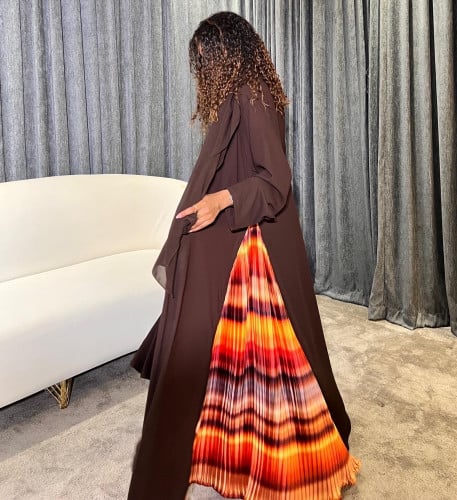 من 'جنب' قمـاش مكسر ستان تركي وكريب ياباني• قـصة ك...