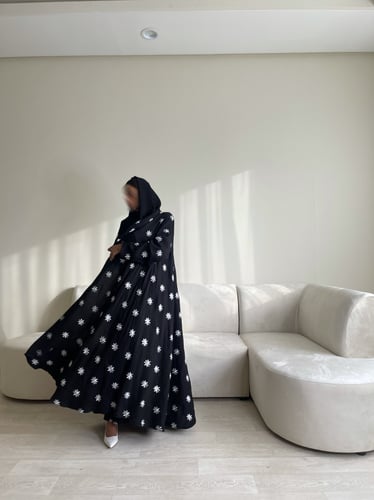 القمــاش كريب تطريز كامل عبايه•قـصة دبل كلوش