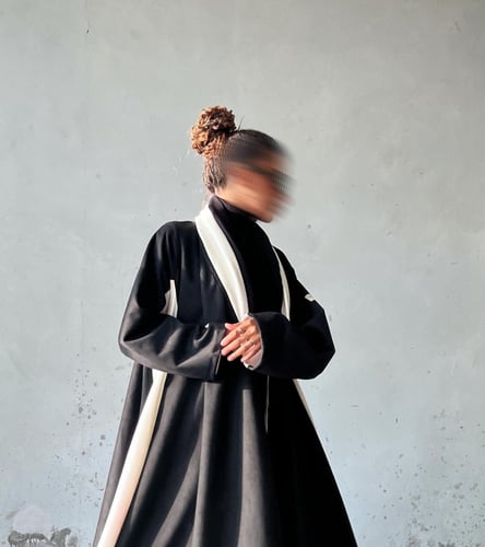 القمــاش شامواه اسود•ابيض•قصـه دبل كلوش