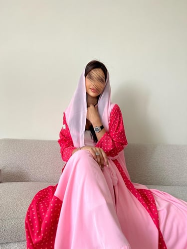 القمــاش من جوانب كسرات ستان هندي وكريب•قصـه كلـوش