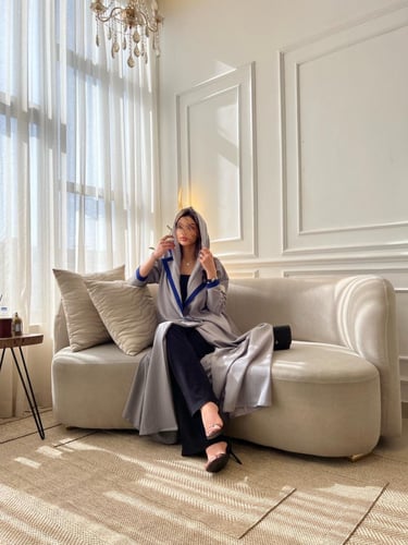 القمــاش كـريب مخطط•اليـاقه و الكـم حوافها قماش هن...