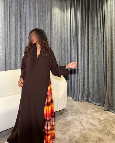 من 'جنب' قمـاش مكسر ستان تركي وكريب ياباني• قـصة ك...