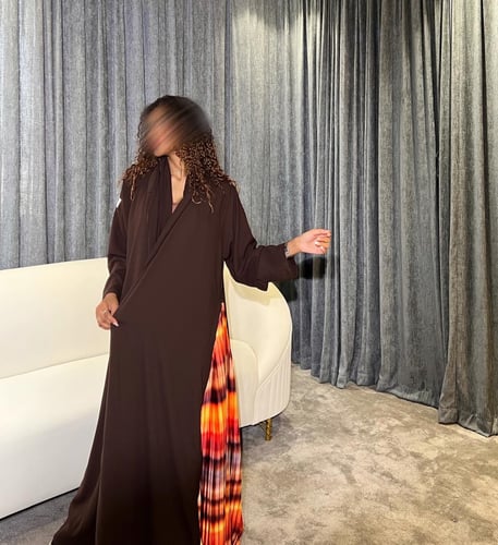 من 'جنب' قمـاش مكسر ستان تركي وكريب ياباني• قـصة ك...