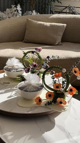 صينية منسقة بالورد