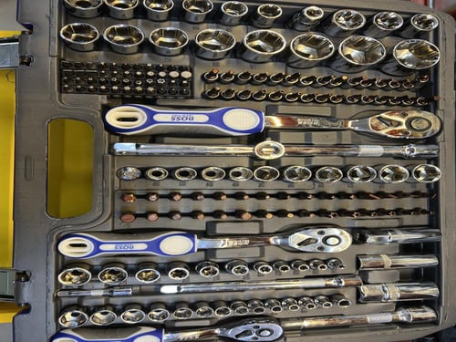 عدة يدوية 218 قطعة