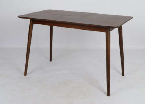 طاولة طعام مصنعة