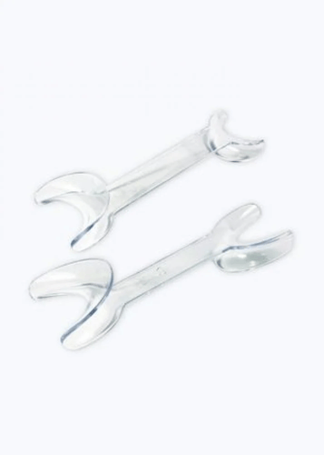 cheek retractor