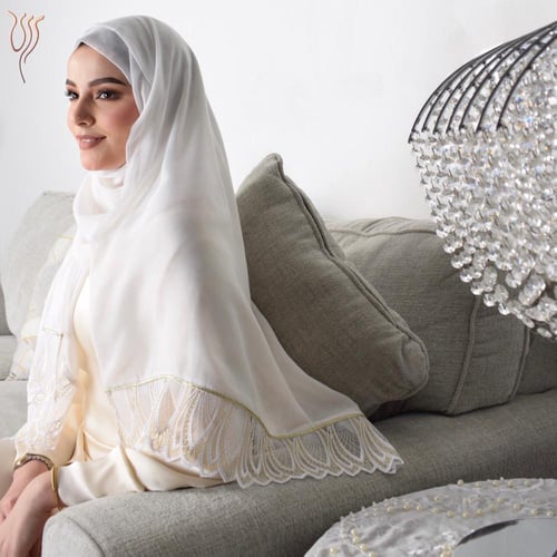 طرحة بوال أوف وايت بطرف تل وقيطان