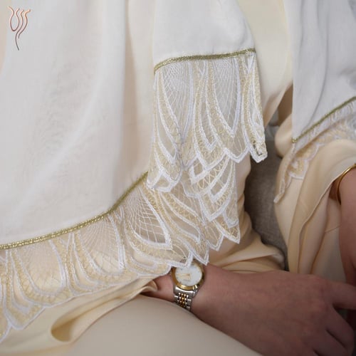 طرحة بوال أوف وايت بطرف تل وقيطان