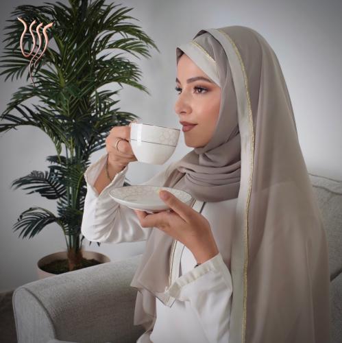 طرحة ليزر زيتي فاتح بطرف ساتان وقيطان