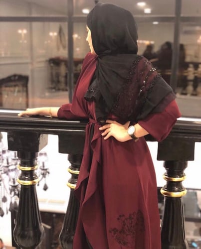 رداء كريب مطرز عودي