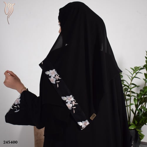 عباية ثنية كريب خفيف ورود