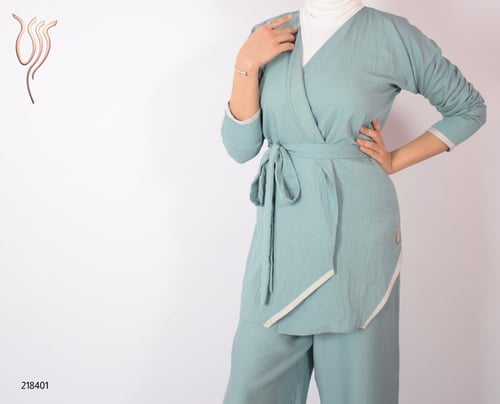 طقم بلوزة وبنطلون بحري مفتوح