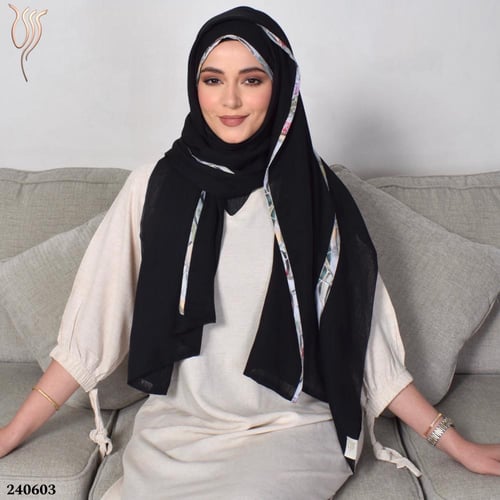 طرحة بوال أسود مع خطين قماش مشجر