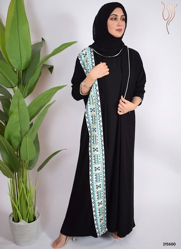 عباية سوداء بكلفة مشجرة صيفيه