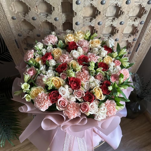 باقة ورد عملاقة