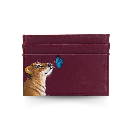 محفظة اللبؤة والفراشة | عنابي