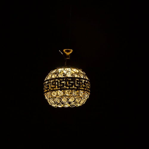 إنارة معلقة كريستال كرة بحزام ذهبي