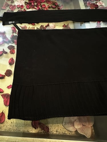 نقاب اسود مغاط واحد مع كسرات اسفل النقاب #EH19