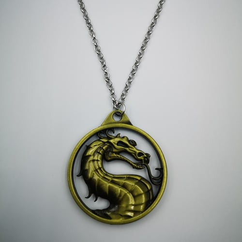 قلادة مورتال كومبات ذهبي قاتم