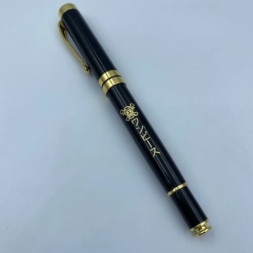 قلم حبر رسمي لشعار قراصنة قبعة القش