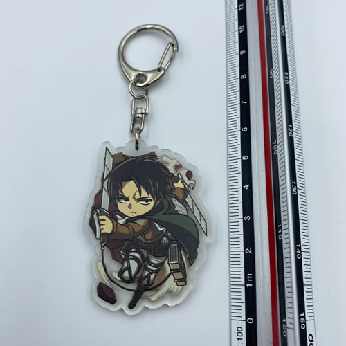 ميدالية اكريليك لشخصية ليفاي شكل 3