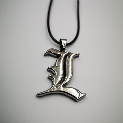 قلادة شخصية إل قطعتين