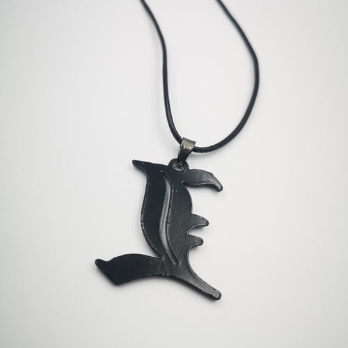 قلادة شخصية إل سوداء